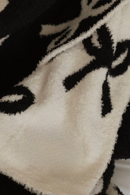 Black & Cream Bow Luxury Blanket