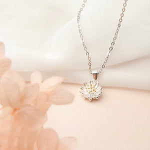 Daisy Necklace - New Mom