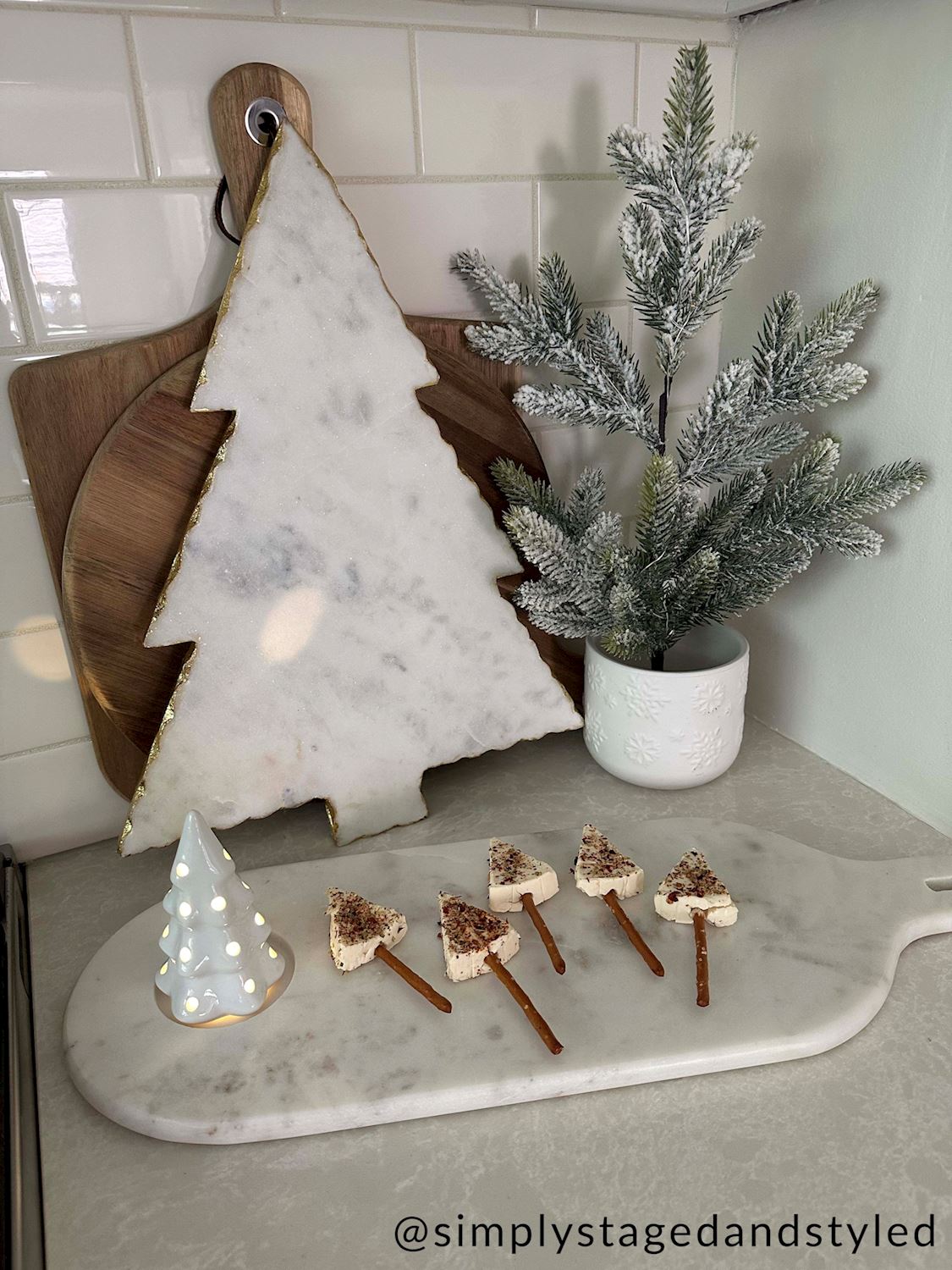 Light-Up Dish Sitter - Color Changing Tree