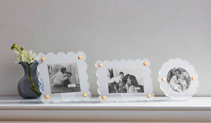 Round Scallop Acrylic Frame