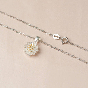 Daisy Necklace - New Mom