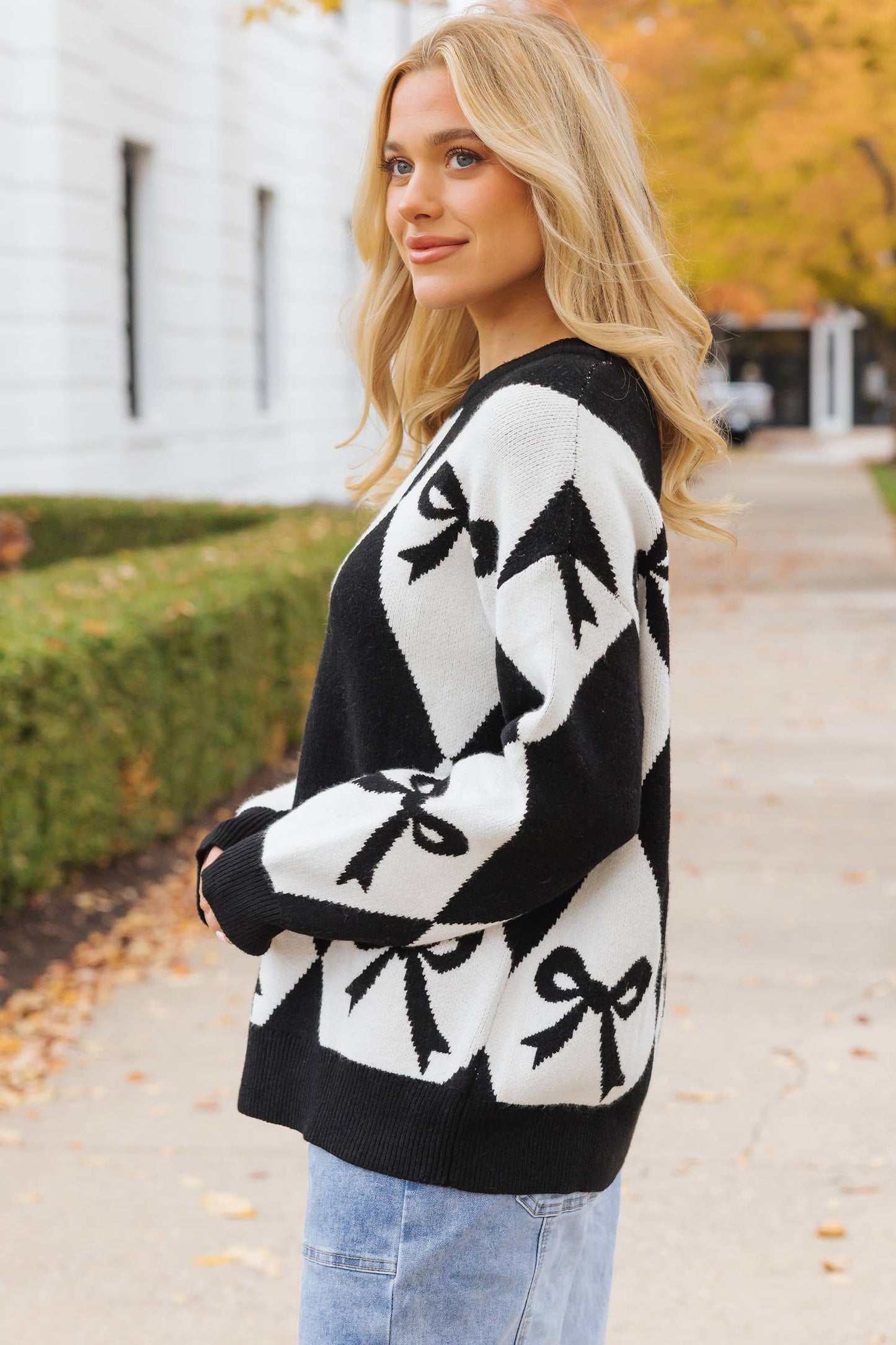 Bow Black & White Rhombus Knit Loose Fit Sweater
