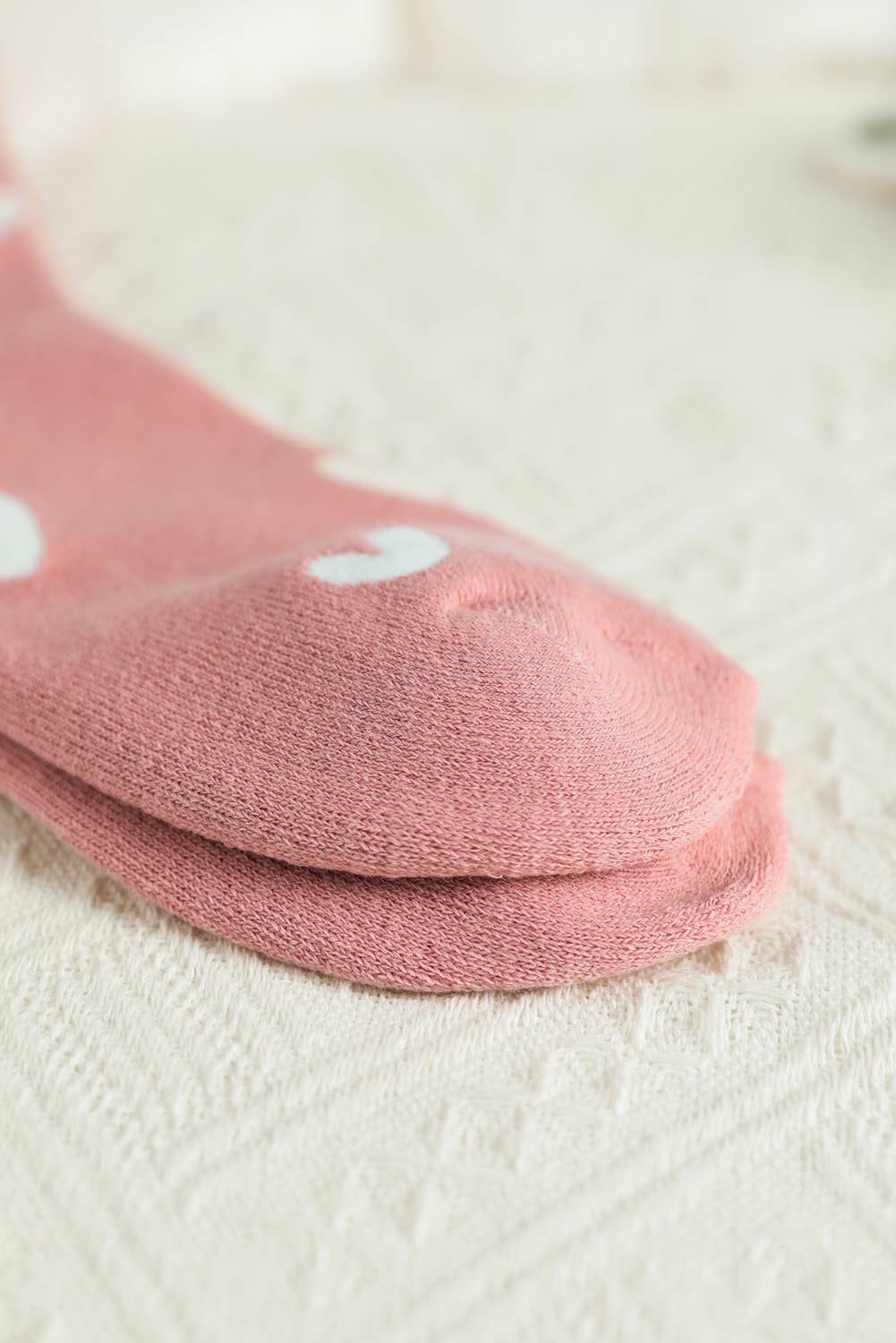 Contrast Heart Crew Socks with Ribbed Cuffs