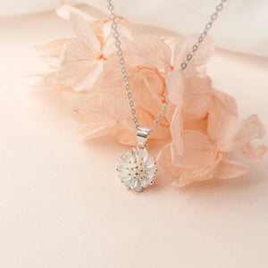 Daisy Necklace - New Mom