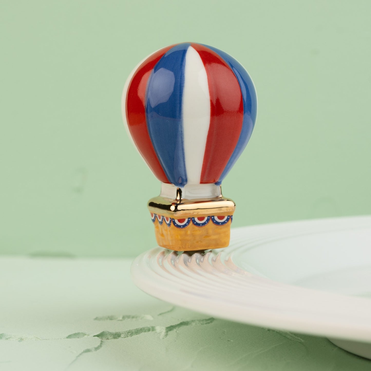 Red, White, and Balloon Mini